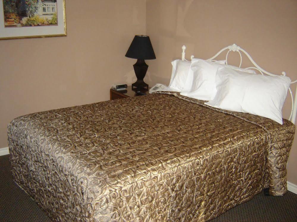 Lucien Motel Whitby Zewnętrze zdjęcie