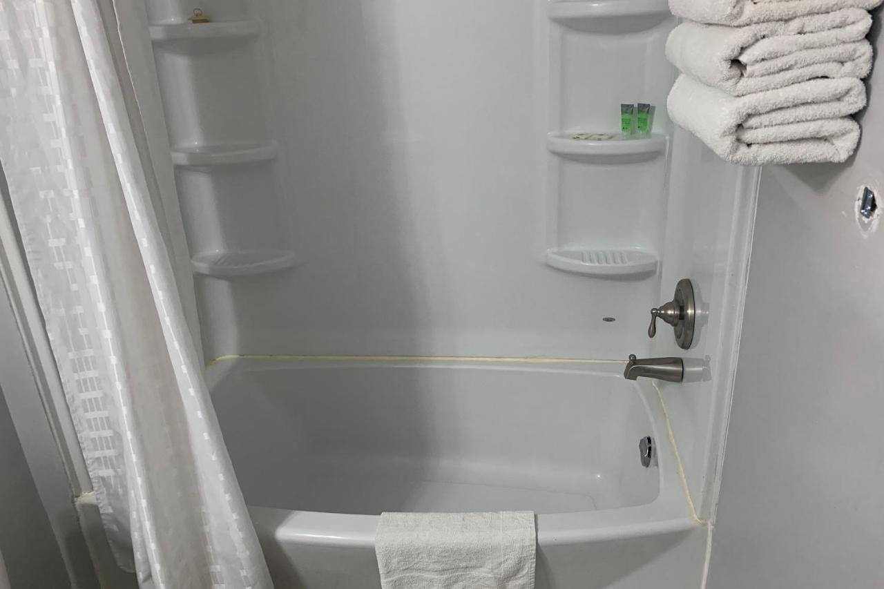 Lucien Motel Whitby Zewnętrze zdjęcie